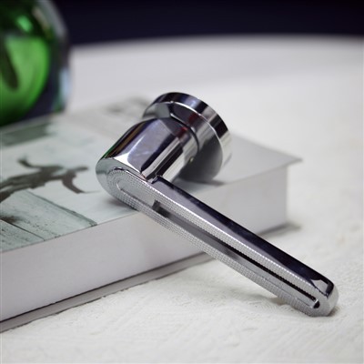 Le serrature esterne dorate hanno una copertura per il buco della serratura?